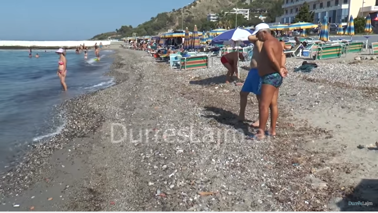 Frekuentohet masivisht, por durrsakët kanë këto ankesa për plazhin e Currilave (VIDEO)