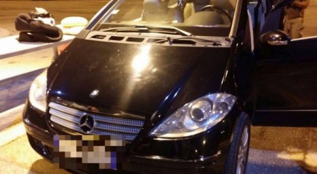 Shqiptarin e nxjerr zbuluar qeni i policisë