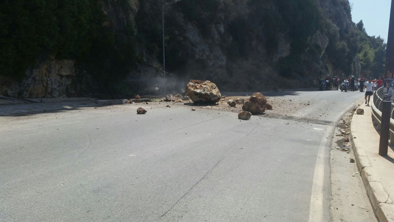 Shkëputet shkëmbi në Vlorë, bllokohet qarkullimi drejt jugut (FOTO)