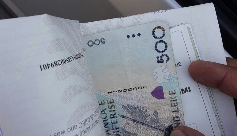 Tenton të korruptojë policin, pranga 32- vjeçarit