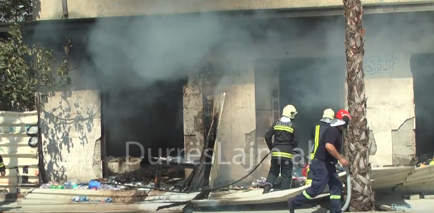 Ish-hotel “Vollga” në Durrës përfshihet nga zjarri (VIDEO)