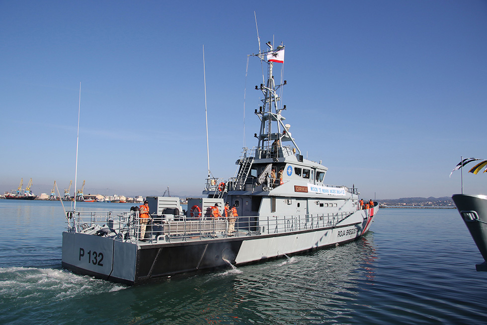 Anija shqiptare “Oriku” shpëton gomonen me 52 emigrantë