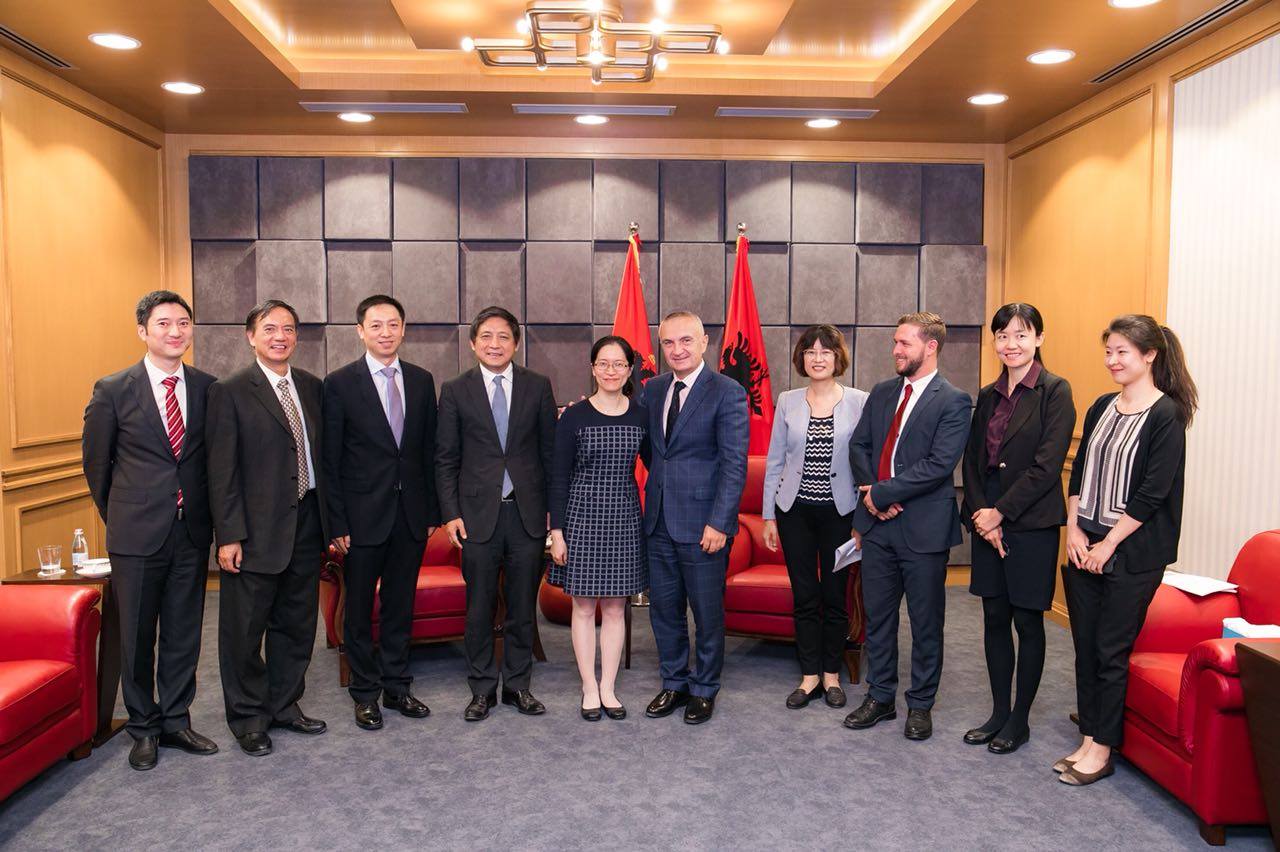 Presidenti Meta pret akademikët kinezë