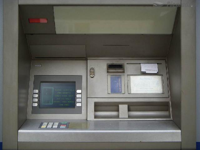 Tentohet të vidhet bankomati në qendër të Shijakut, kapet autori