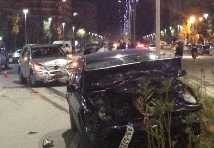 Aksidenti i frikshëm, përplasen 4 makina, një i plagosur