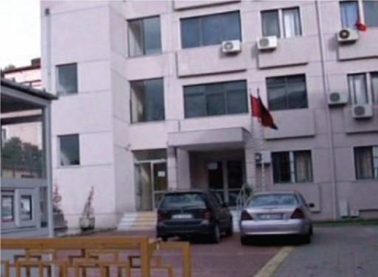 Babai jep alarmin: I dashuri po ma çon vajzën prostitutë