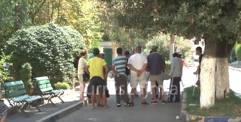 Skandali me metadonin në Durrës, narkomanët paralajmërojnë vjedhjen e bizneseve dhe banesave (VIDEO)