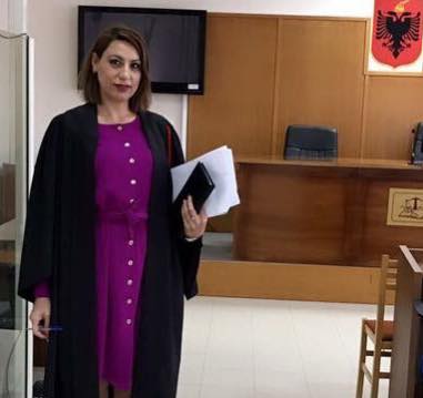 “Nuk dua të kem fatin e Fildes Hafizit”. Gruaja rrëfen tmerrin dhe përndjekjet e ish-burrit