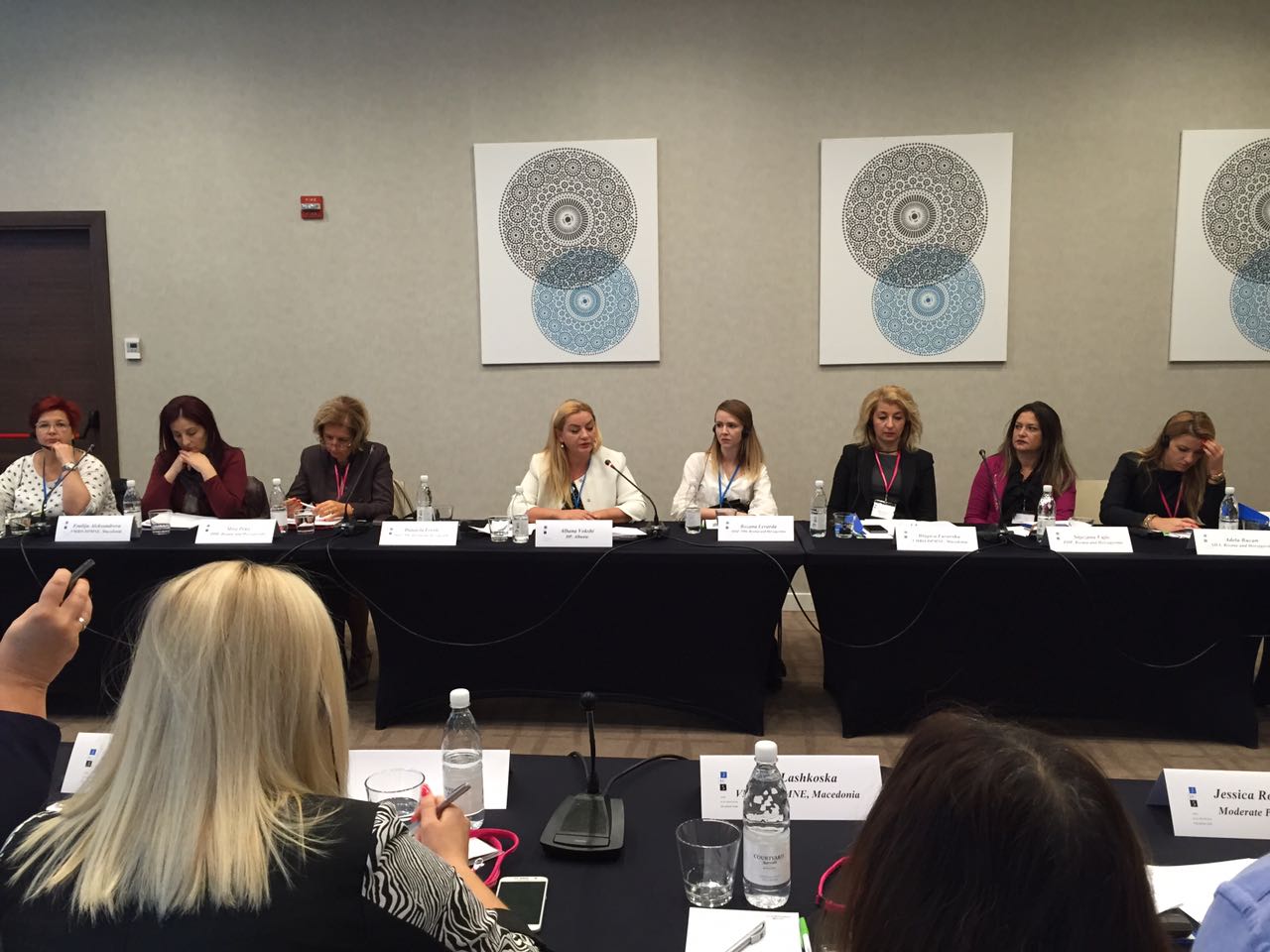 Vokshi: Në Tiranë qeverisin oligarkët, gratë viktima të korrupsionit