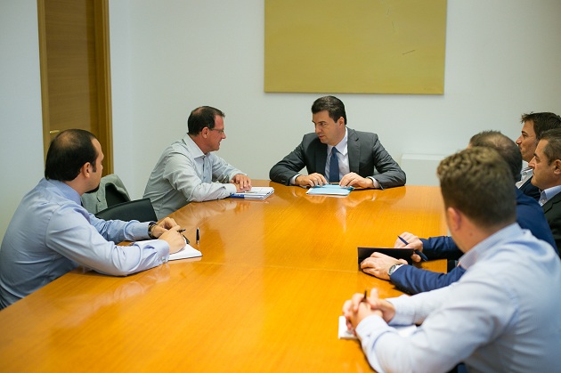 Basha me kreun e Konrad Adenauer, për ligjin e ndalimit të simboleve të komunizmit