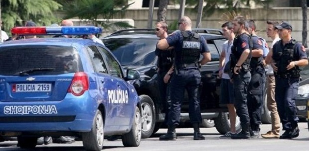 Aksidentoi këmbësorin në Durrës, arrestohet 21- vjeçari