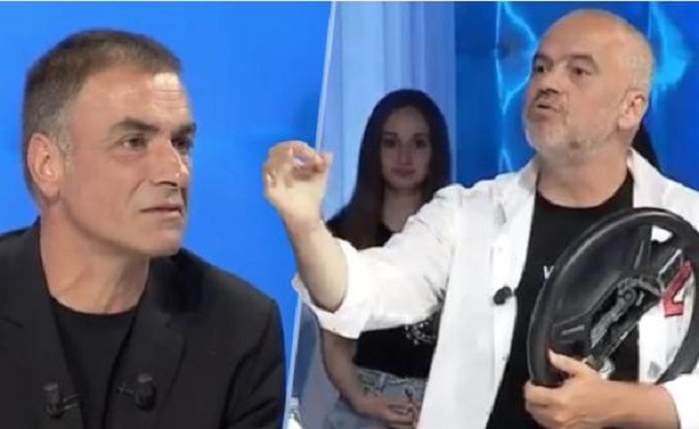 Ja moderatorët që lanë pas hatërmbetjet dhe “bënë paqe” me VIP-at