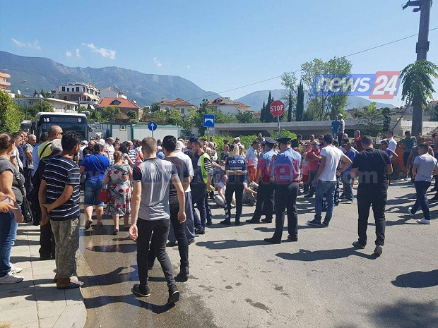 Banorët e Shkozës sërish në protestë, marshojnë drejt Ambasadës Amerikane