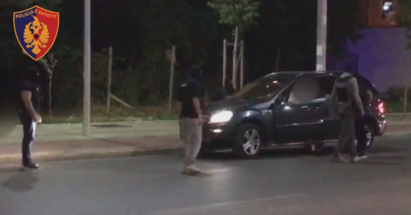 Në kërkim të të “fortëve”, Shqiponjat kontrolle blic makinave luksoze (VIDEO)