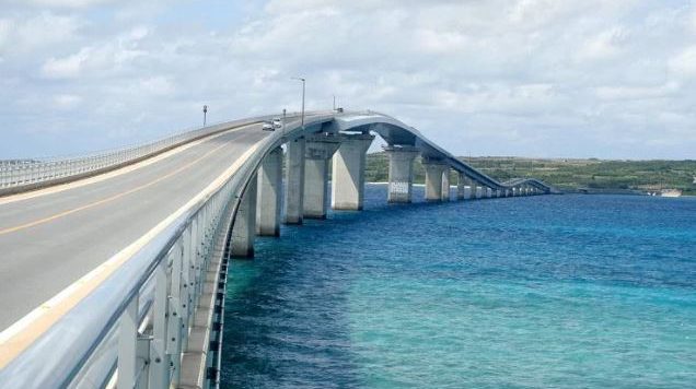 Ajo i tha “PO”, ai hidhet nga ura prej gëzimit dhe vdes