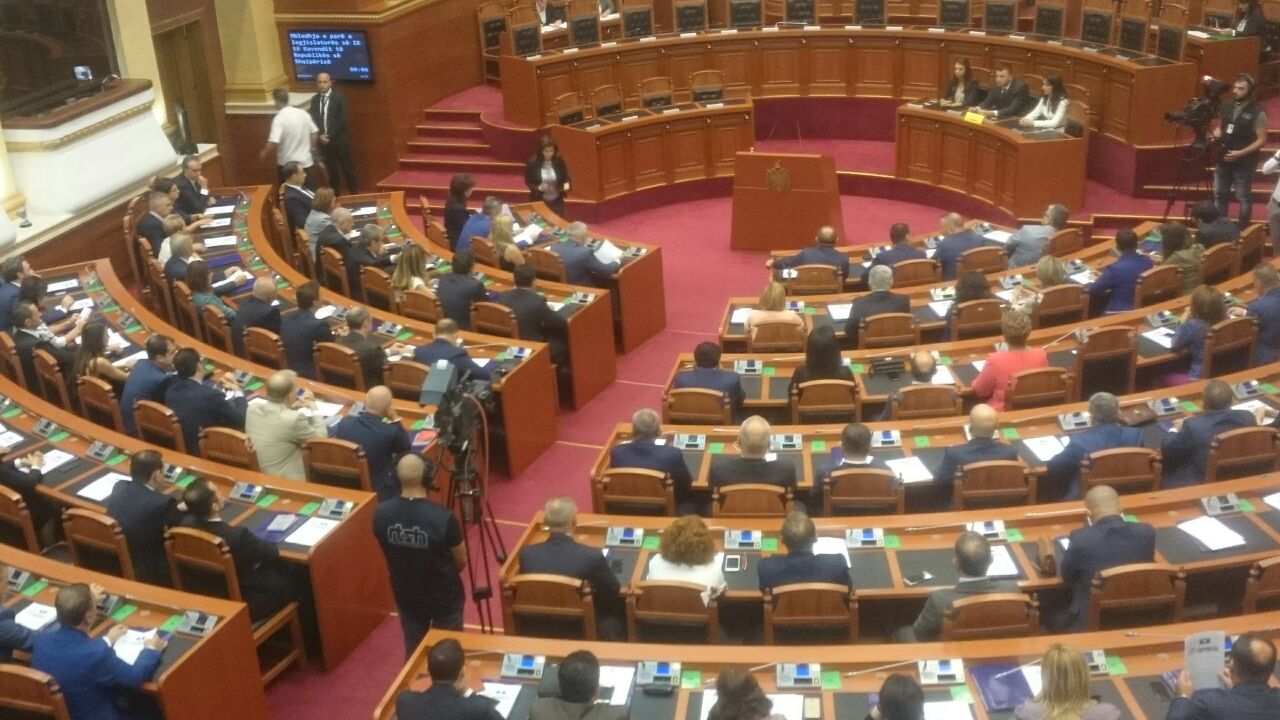 Seanca e parë e Kuvendit zgjat vetëm pak minuta