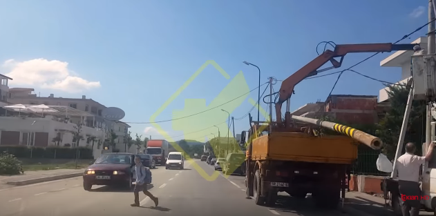 VIDEO/ Shihni si shpëton mrekullisht në të njëjtin vend ku u përplasën 4 adoleshentët