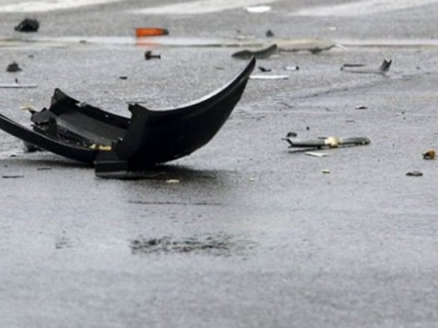 Furgoni përplas autobusin, 5 të plagosur, 2 prej tyre rëndë