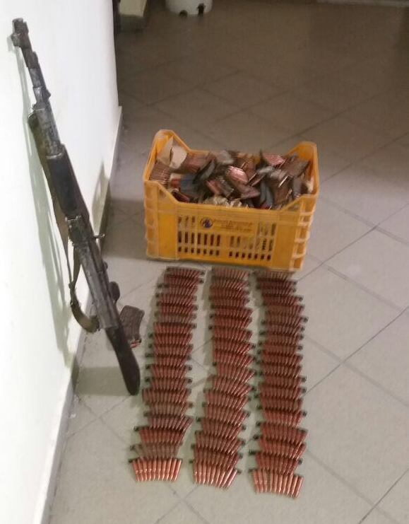 EMRI/ Policia e Shijakut arreston 43-vjeçarin, terrorizoi banorët me kallash (FOTO)