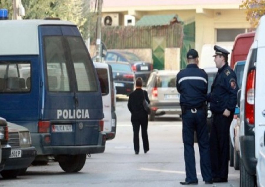 Plas në Shijak, grushtohen dy të rinj