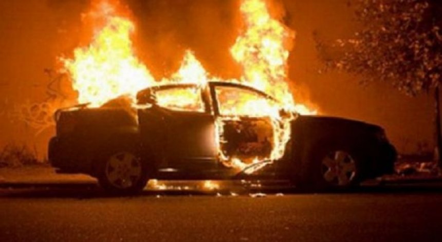 LAJM I FUNDIT/ Makina shpërthen në flakë, digjet një person