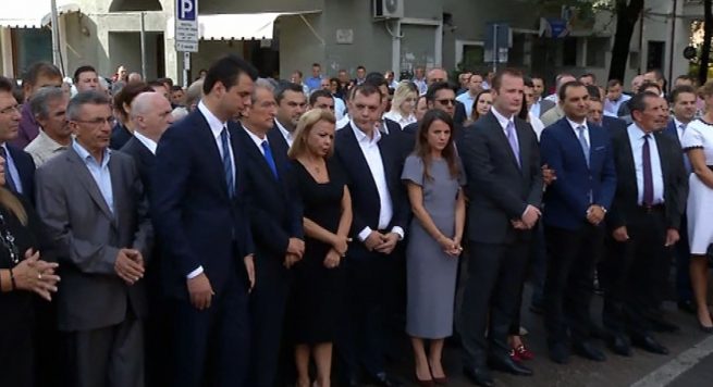 19-vjetori i vrasjes së Azem Hajdarit, Basha e Berisha homazhe: Frymëzim për shqiptarët