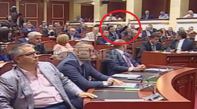 “Harrova, se kam 6 vjet pa qenë në Kuvend”! Basha  i “përvishet” Rregullores (FOTO+VIDEO)
