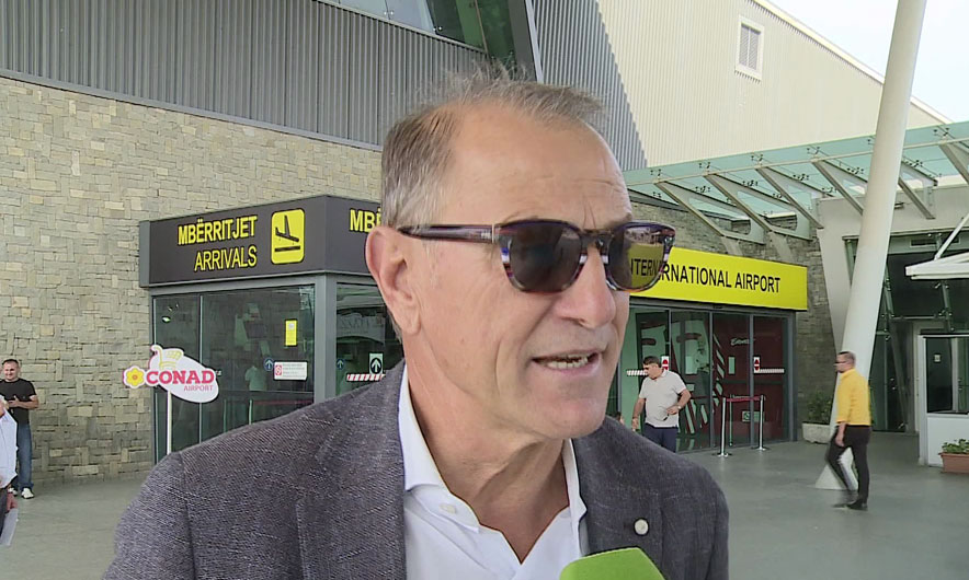 De Biasi rikthehet në Shqipëri
