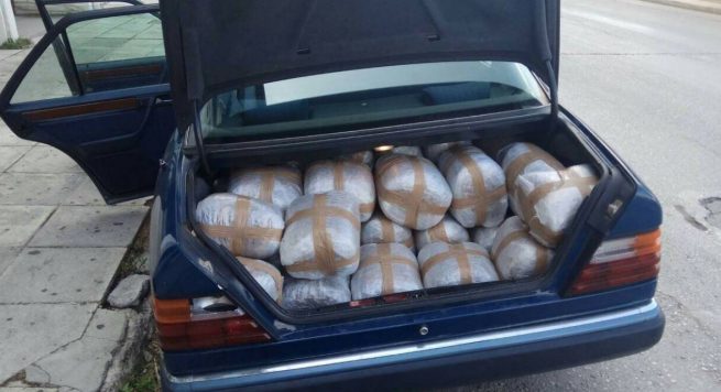 Shqiptari kapet me 89 kg kanabis, po e transportonte me makinën e një greku