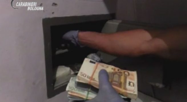 25 kg heroinë e 100 mijë euro, arrestohen shqiptarët në Itali