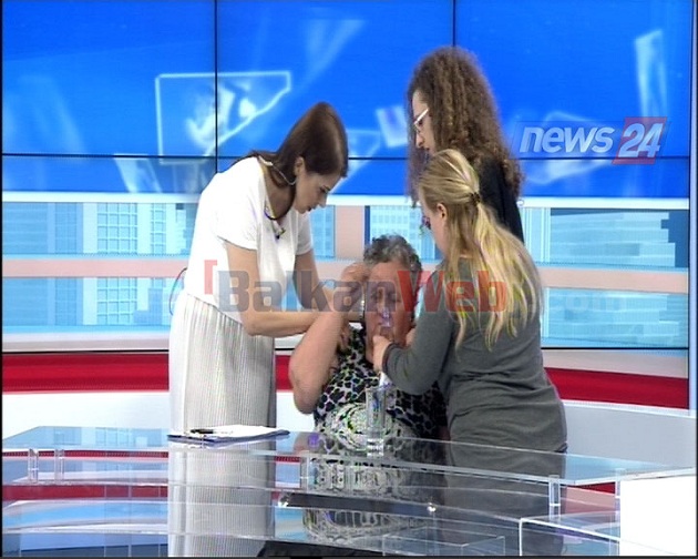 E bija akuzon vjehrrin për përdhunim, nënës i bie të fikët live në emision