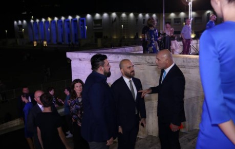 Njihuni me shqiptarin më të pasur në botë! (FOTO)