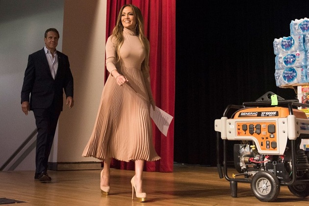 Uragani Maria, Jennifer Lopez dhuron një milion dollarë