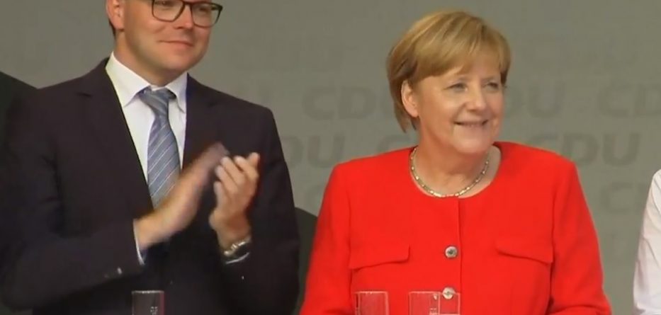 Merkel qëllohet me domate