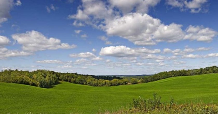 Moti sot me kthjellime dhe vranësira