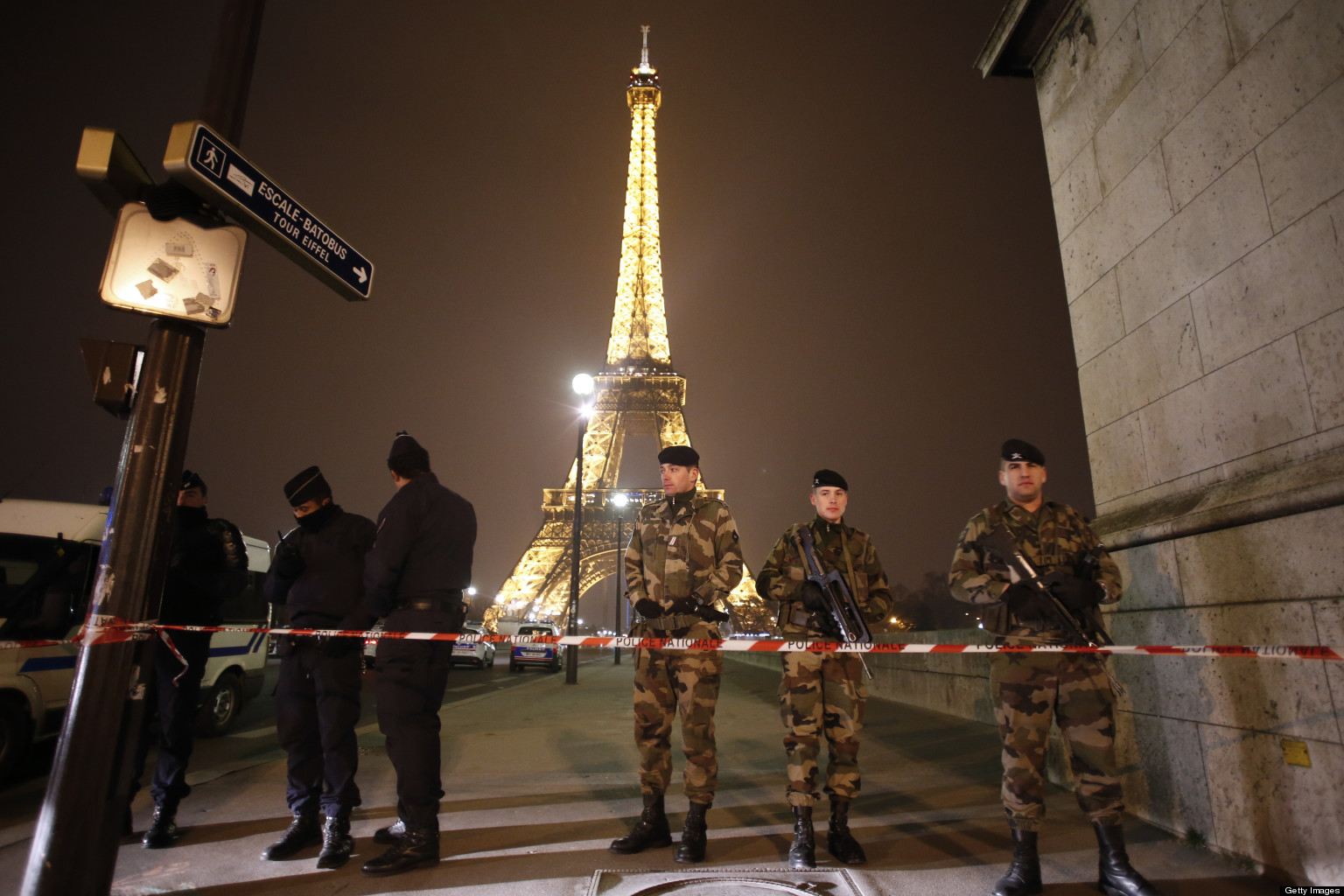 Evakuohet Kulla Eiffel, policia arreston një person të dyshuar