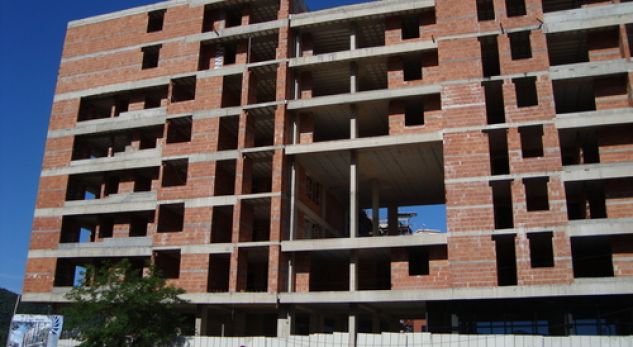 U mori 250 mijë euro biznesmenëve në Durrës e Vlorë, zhduket mashtruesi italian