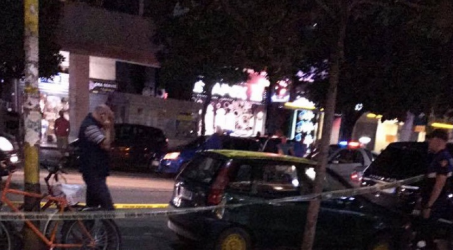 Plagosja e biznesmenit/ Polici i zbrazi 5 plumba, ngjarja në sy të djemve