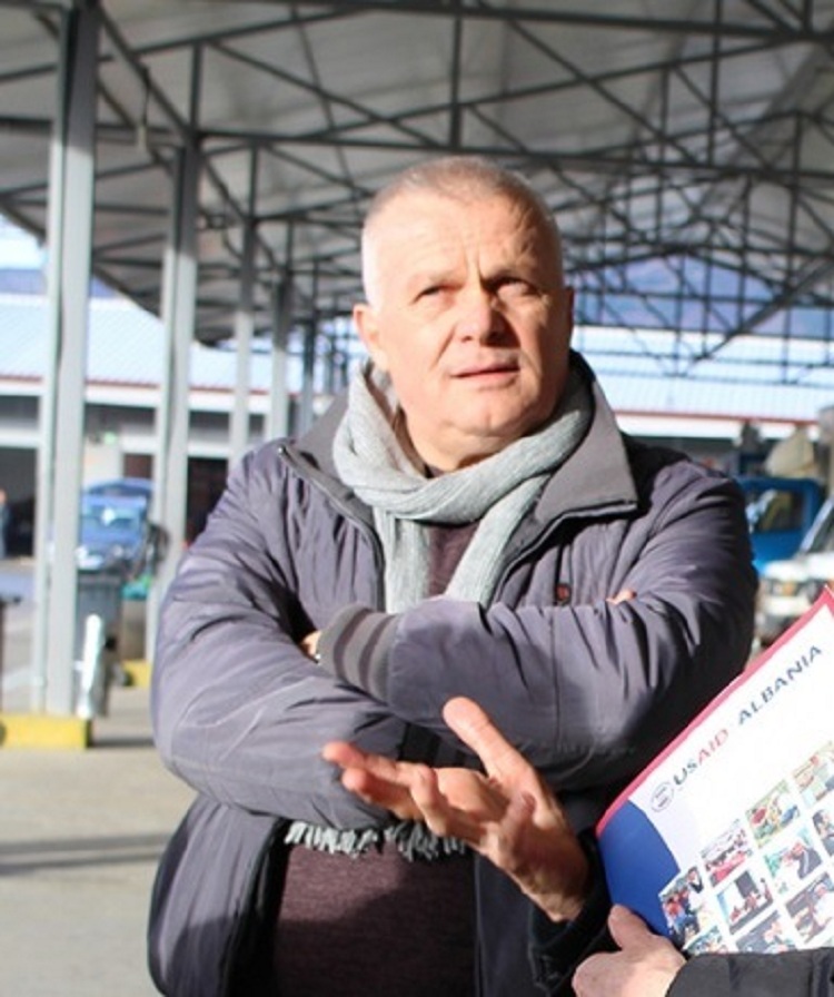 U shpall në kërkim për goditjen e makinës së policisë? Reagon biznesmeni (Video)