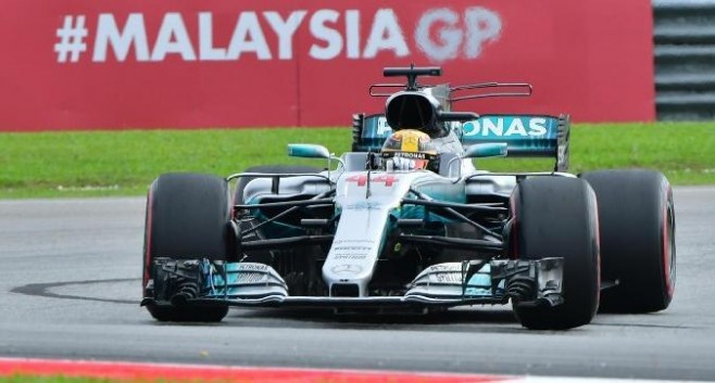 Pole për Hamilton në Malajzi, Vettel i fundit!