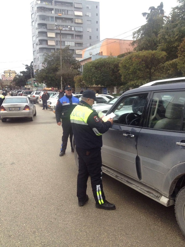 Turisti Kosovar revoltohet me policinë: “Edi Rama vetes po ia bëni”