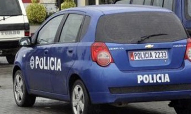 Gjendet i pajetë trupi i një personi në trotuar (VIDEO)