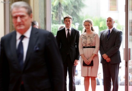 “Si po e pengon Shkëlzen Berisha Argitën që të hyjë në politikë”