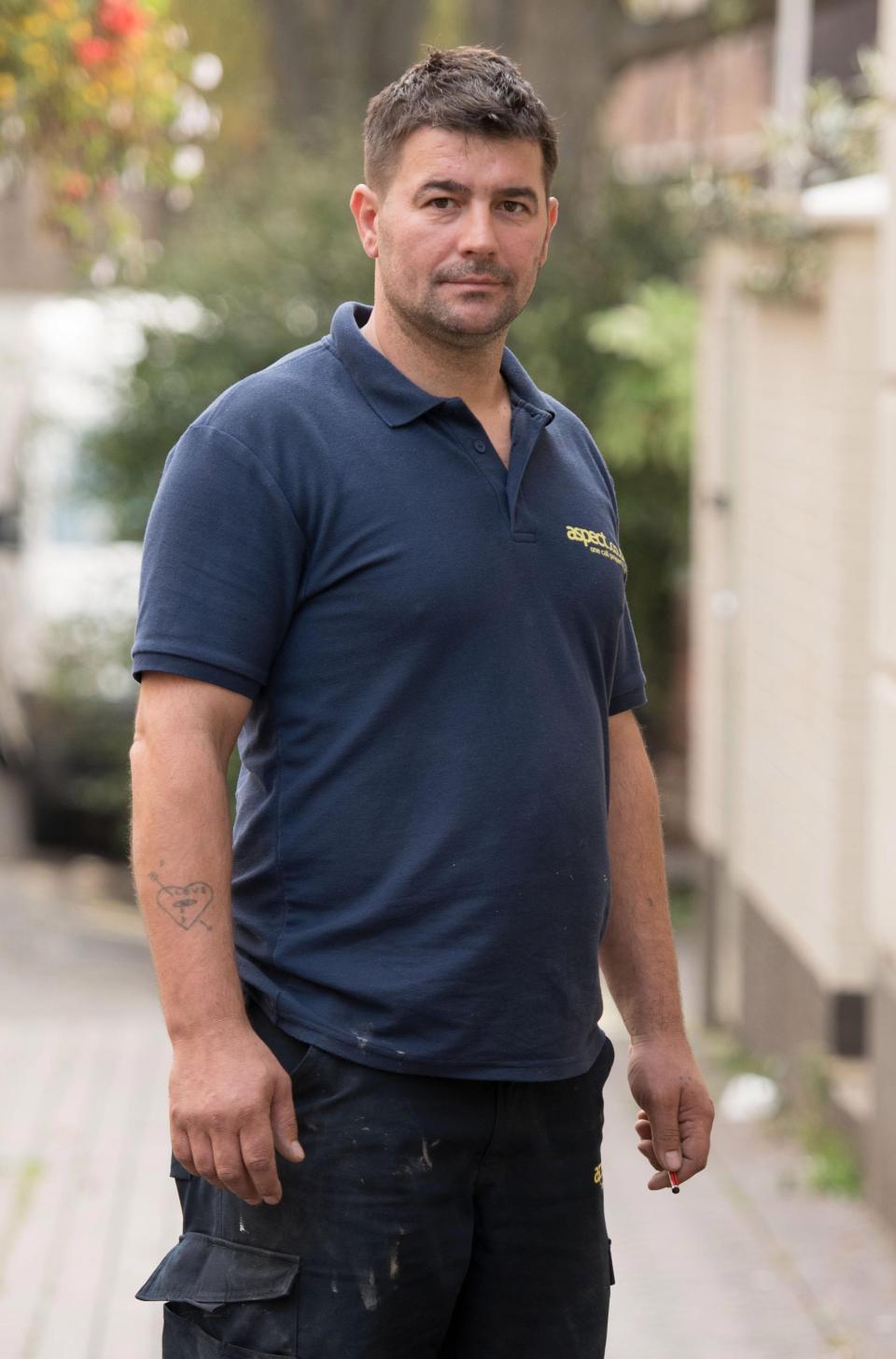 Shqiptarin e nxjerrin nga kafeneja në Londër, ai përjeton përçmimin më të madh