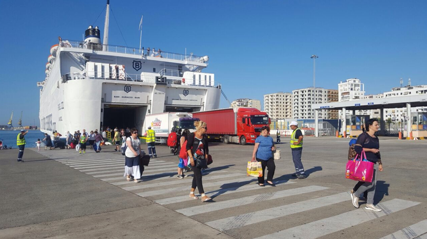 Tragetet, më shumë udhëtarë, automjete dhe mallra se në 8 muaj 2016