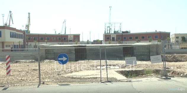 “Veliera”/Punimet të bllokuara, sheshi tregon shëmti në sytë e të gjithëve (VIDEO+FOTO)