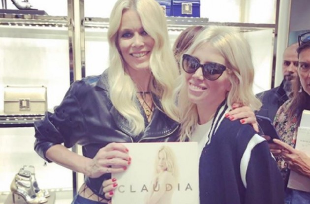 Wanda Nara i dhuron fanellën e Inter, Claudia Schiffer e injoron…!