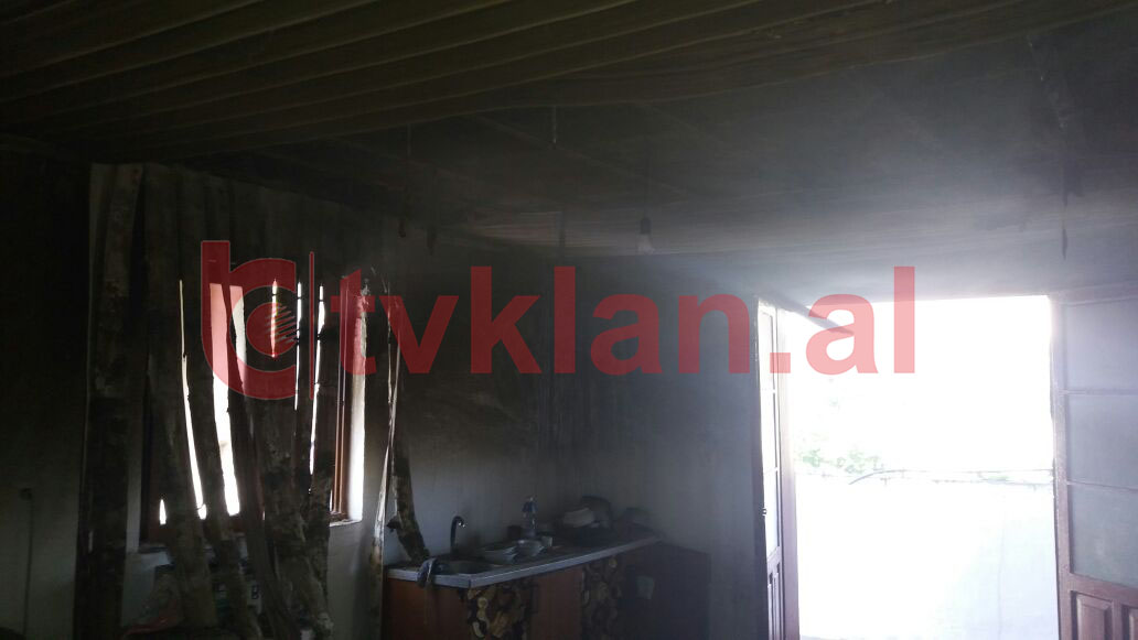 VIDEO/ Shpëtohen mrekullisht nga zjarri 3 fëmijë në banesë