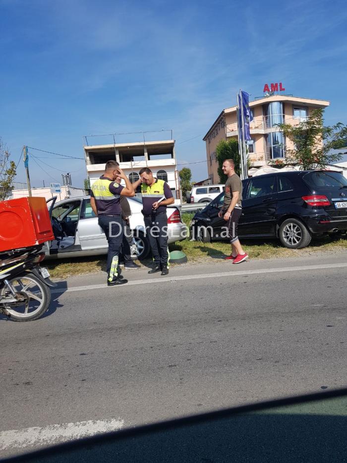 Përplasen disa mjete në autostradën Tiranë-Durrës (FOTO & VIDEO)