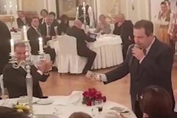 Videoja që po bën namin, ministri serb i këndon “Osman Aga” Erdoganit